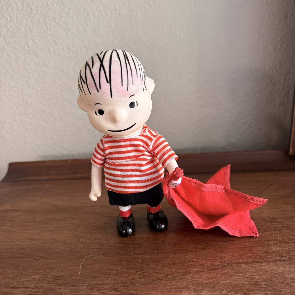 Vintage 1966 Peanuts Linus Pocket Doll Small Plastic Figure Charlie Brown